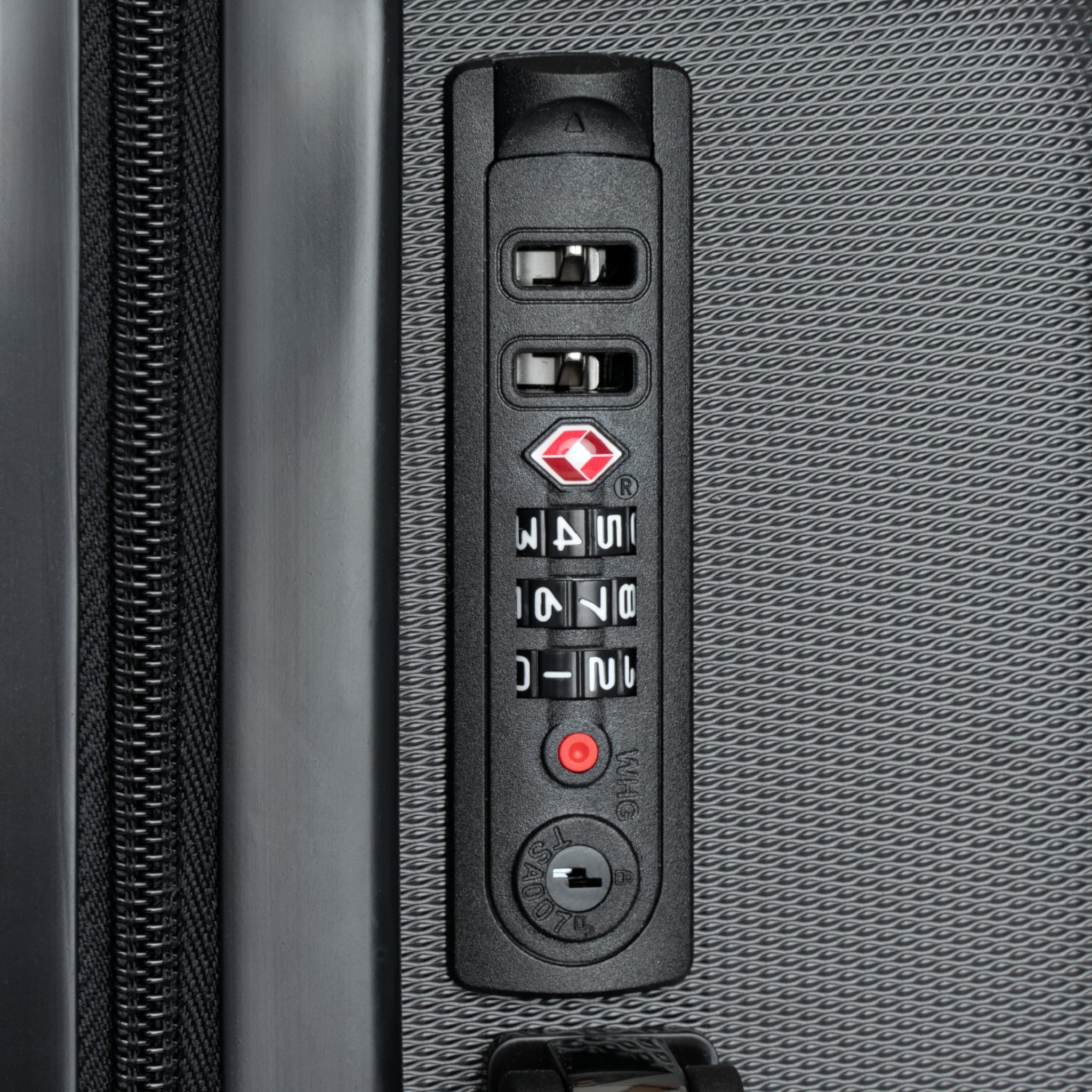 ʻUlu Quilt Camo Suitcase (Black)